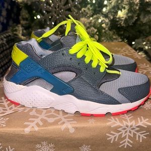 Classic vintage Nike huarache boys size 5
